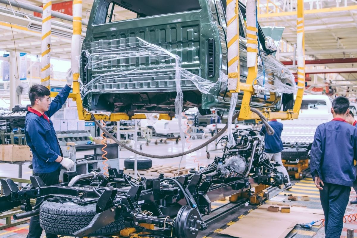 自動車部品組立